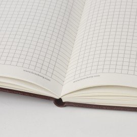 Блокнот А5 (148x218 мм), BRAUBERG "Metropolis", балакрон, 80 л., резинка, клетка, коричневый, 111586