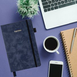 Блокнот А5 138x213мм BRAUBERG Velvet, резинка, держатель, 80л, клетка, синий, 116239