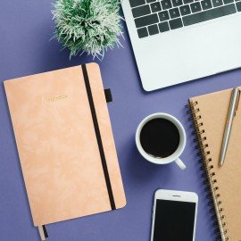 Блокнот А5 138x213мм BRAUBERG Velvet, резинка, держатель, 80л, клетка, розовый, 116242