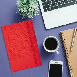 Блокнот А5 138x213мм BRAUBERG Tissage, под кожу, 80л, резинка, клетка, красный, 116603