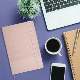 Блокнот А5 138x213мм BRAUBERG Tissage, под кожу, 80л, резинка, клетка, нежно-розовый, 116604