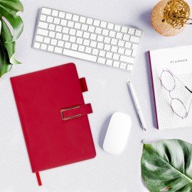 Ежедневник недатированный А5 143х210мм BRAUBERG Deluxe, под кожу, магнит 160л, красный, 117142