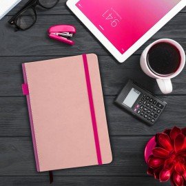 Блокнот А5 135x212мм BRAUBERG "Soft touch" под кожу, резинка, держатель, 80л клетка, розовый, 117148