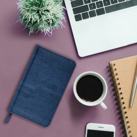 Еженедельник датированный 2026 МАЛЫЙ ФОРМАТ 95х155мм А6 BRAUBERG Wood, под кожу, синий, 117195