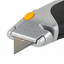 Нож универсальный мощный алюминиевый BRAUBERG "Heavy duty M", автофиксатор, резиновые вставки, 238736