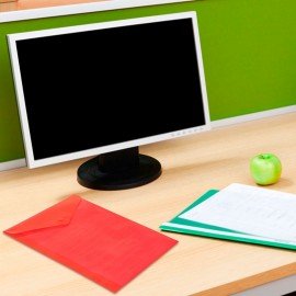 Папка-конверт с кнопкой прозрачная А4 BRAUBERG UNIVERSAL, вертикальная, красная, 0,15 мм, 273077