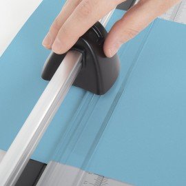 Резак роликовый BRAUBERG EXTRA A4, до 10 л., длина реза 320 мм, металлическое основание, 532325