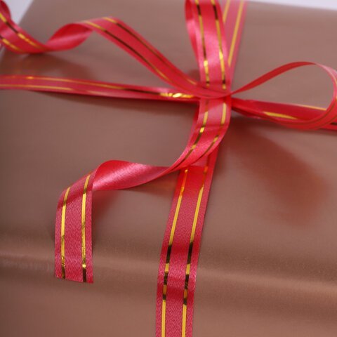 Лента упаковочная декоративная для подарков, золотые полосы, 12 мм х 45 м, красная, ЗОЛОТАЯ СКАЗКА, 591823